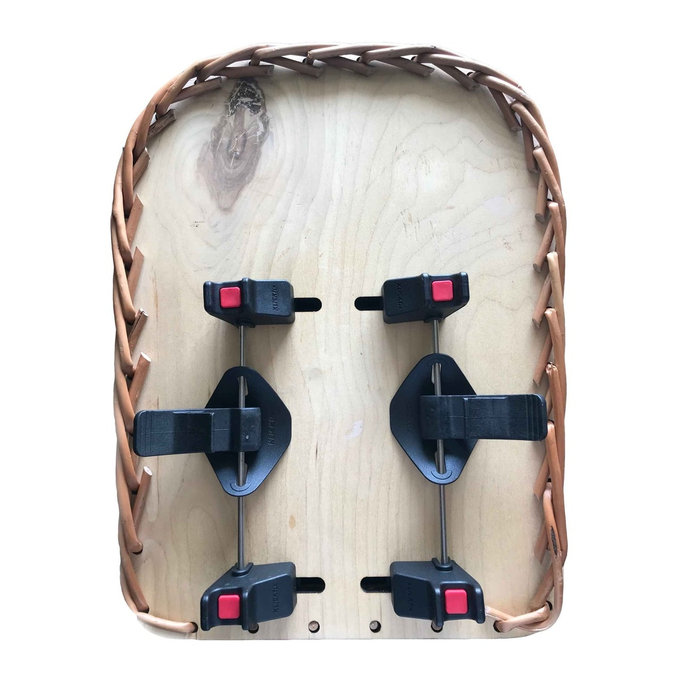 Hátsó fonott kosár a csomagoknak