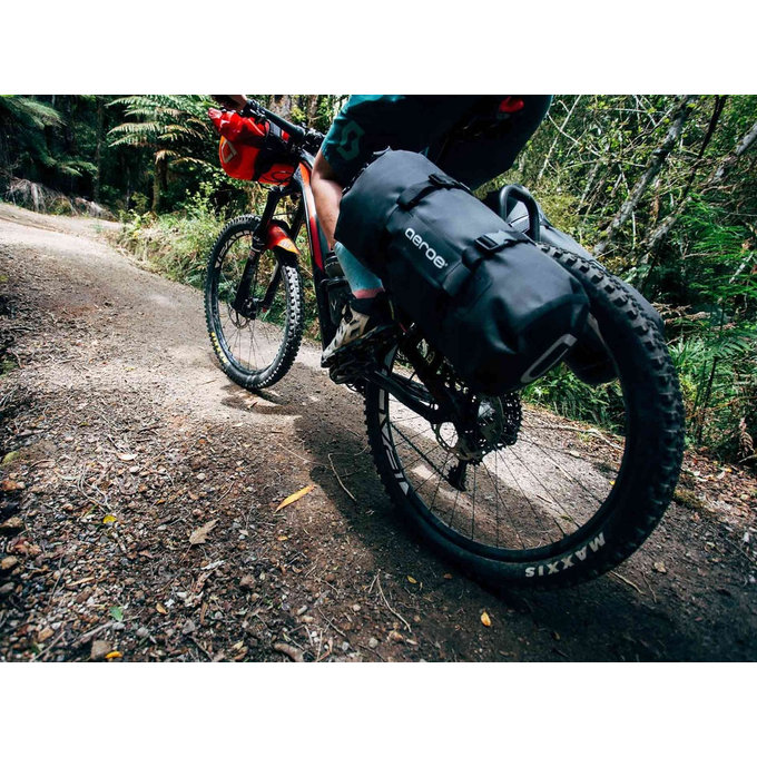 Vízálló táska fekete – 12l