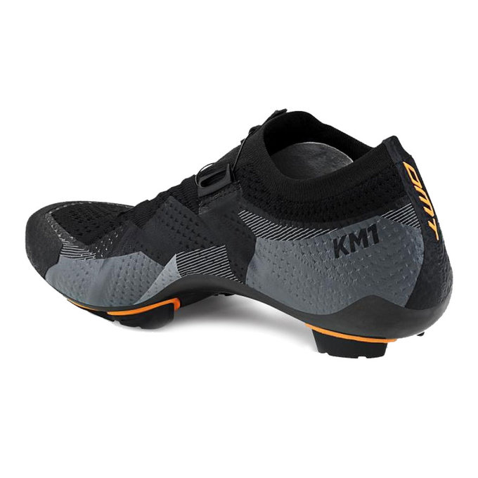 Mountain bike cipő karbon talppal és BOA rendszerrel DMT KM1