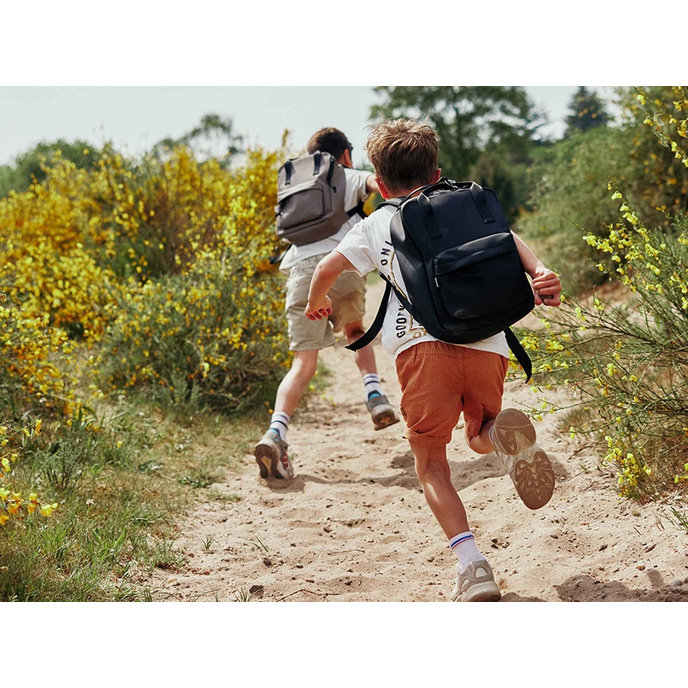 Iki gyermek hátizsák