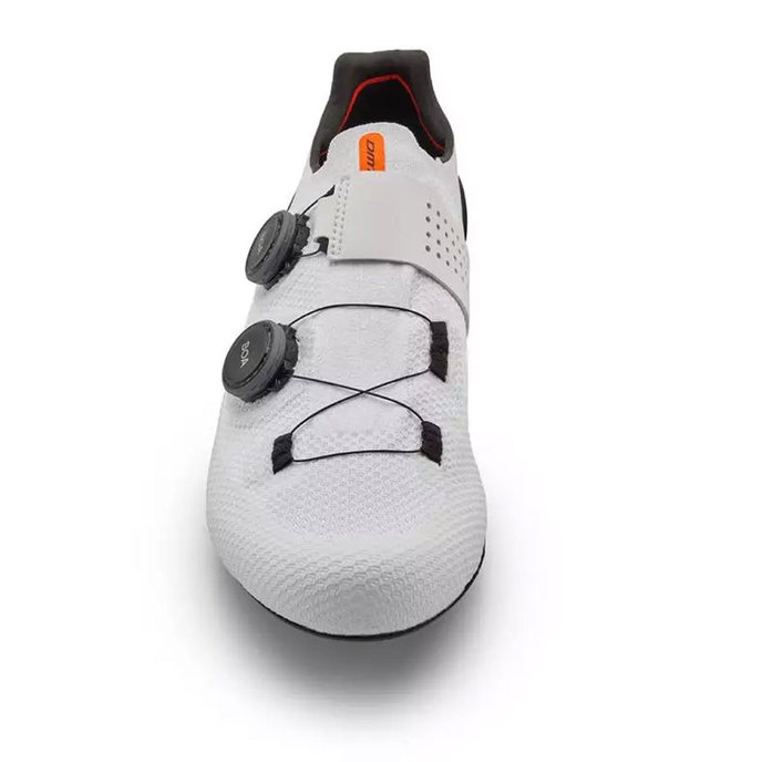 Országúti kerékpáros cipő karbon talppal és BOA DMT SH10 rendszerrel