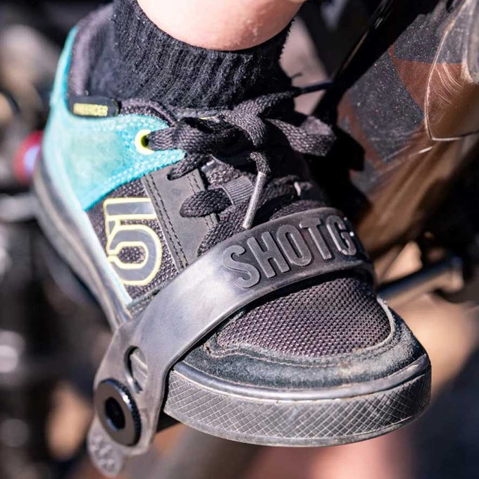 Gumipántok lábtartóra - pár