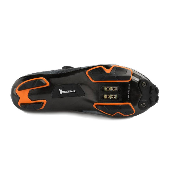 Mountain bike cipő karbon talppal és BOA rendszerrel DMT KM1