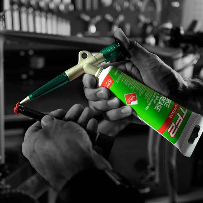 Töltőpisztoly + TF2 zsír 125 ml