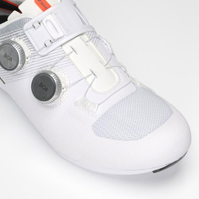 DMT KR0 EVO karbon talpú országúti kerékpáros cipő