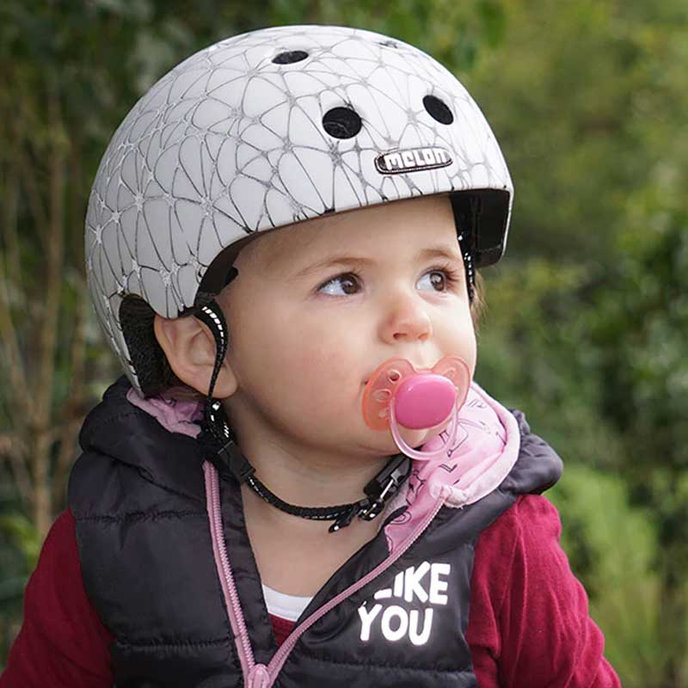 Toddler Magic fényvisszaverő sisak fehér